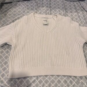 Abercrombie & Fitch White V-Neck Sweater with Ribbed Knit
